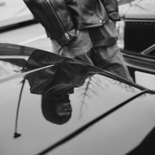 お互いのボルボ240を前に魅力を語り合う。