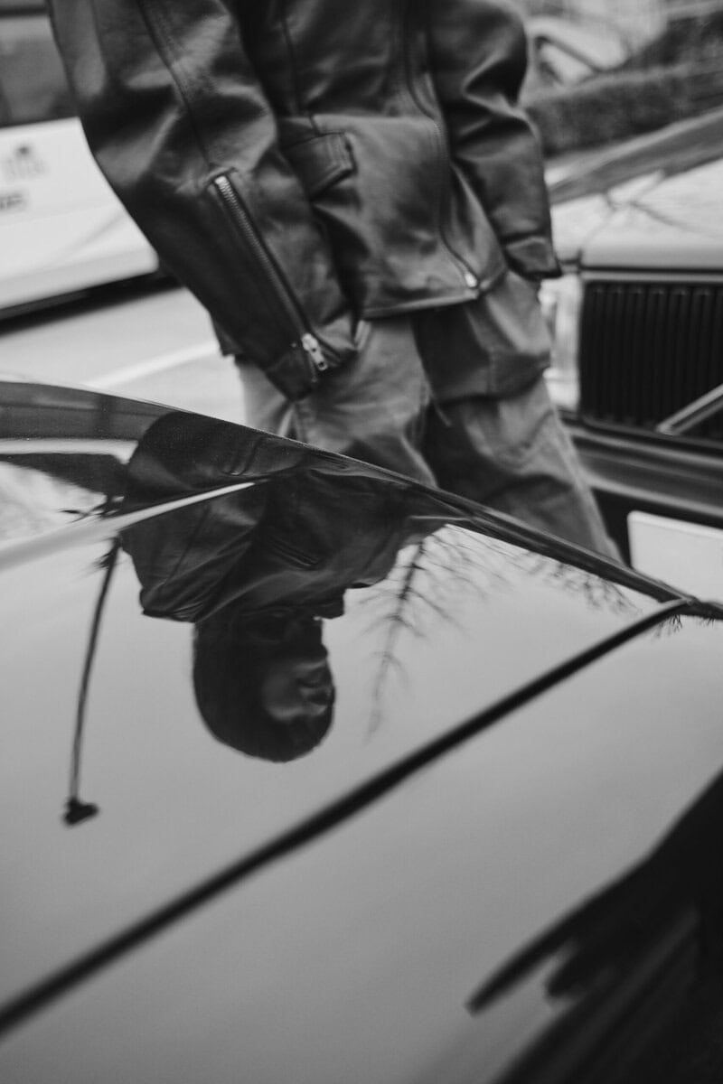 お互いのボルボ240を前に魅力を語り合う。