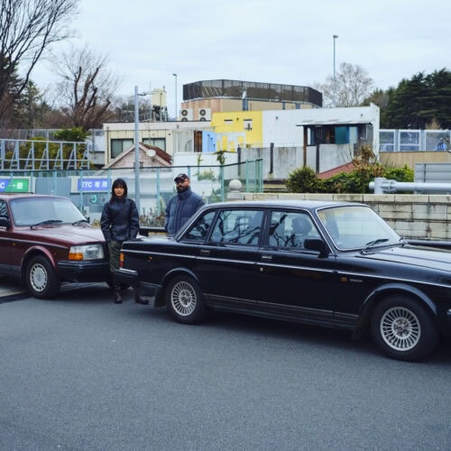 2台のボルボ240。きみはセダン派？それともワゴン派？