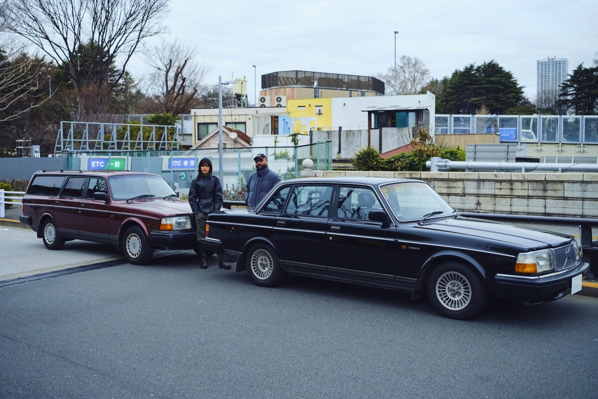 2台のボルボ240。きみはセダン派？それともワゴン派？