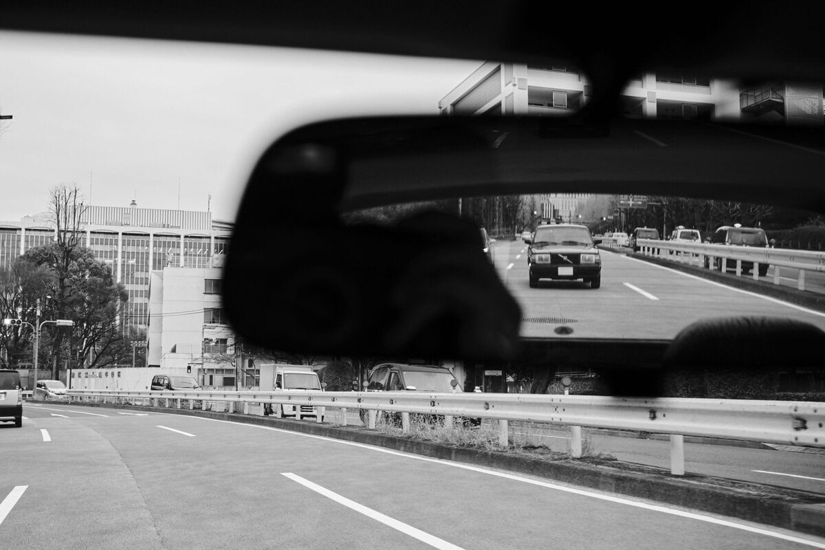 藤井萩花の愛車をバックミラー越しに。