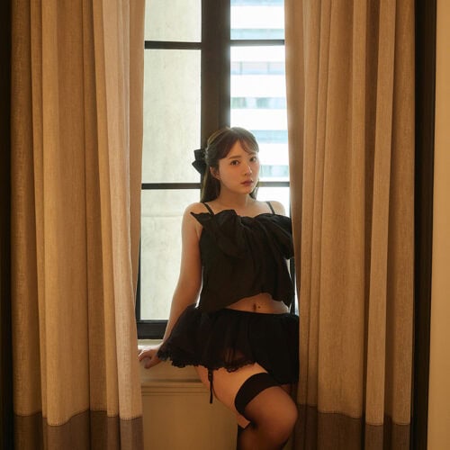 声優・伊藤彩沙の3rd写真集『アヤサージュ』©KADOKAWA / 中村和孝