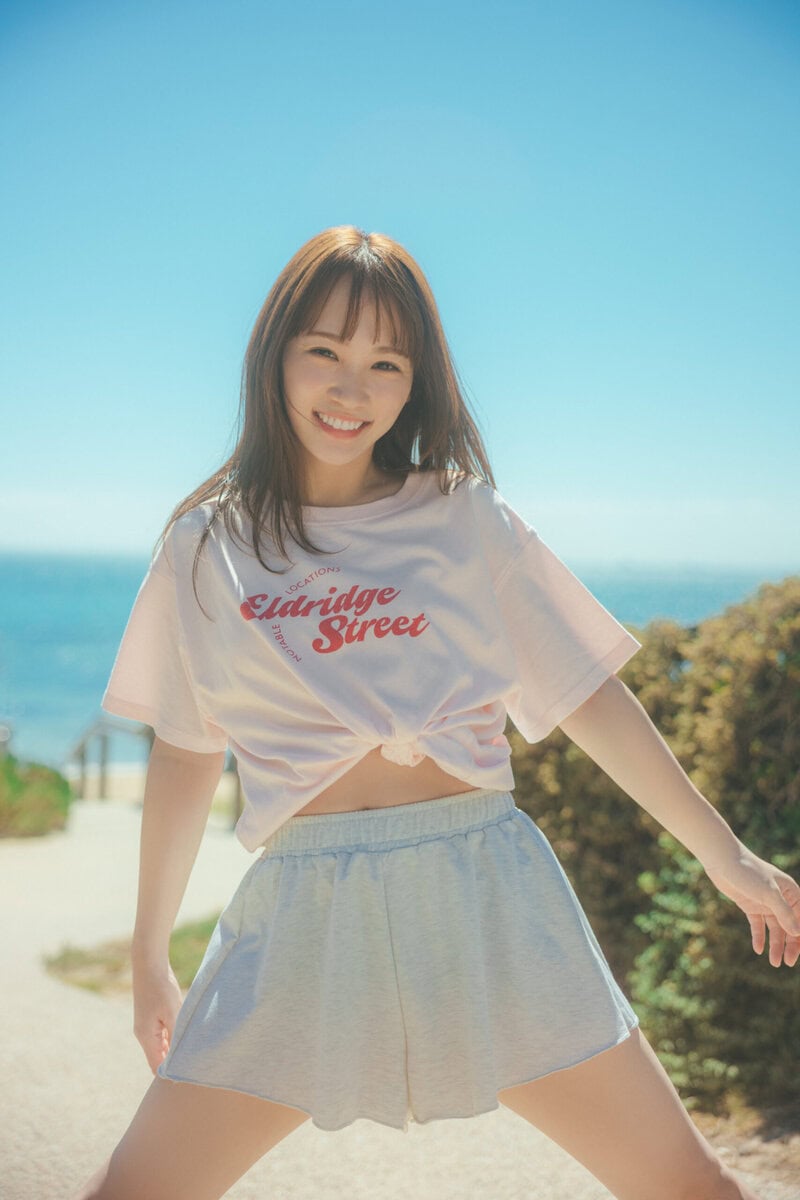 川栄李奈1st写真集『youphoria』より