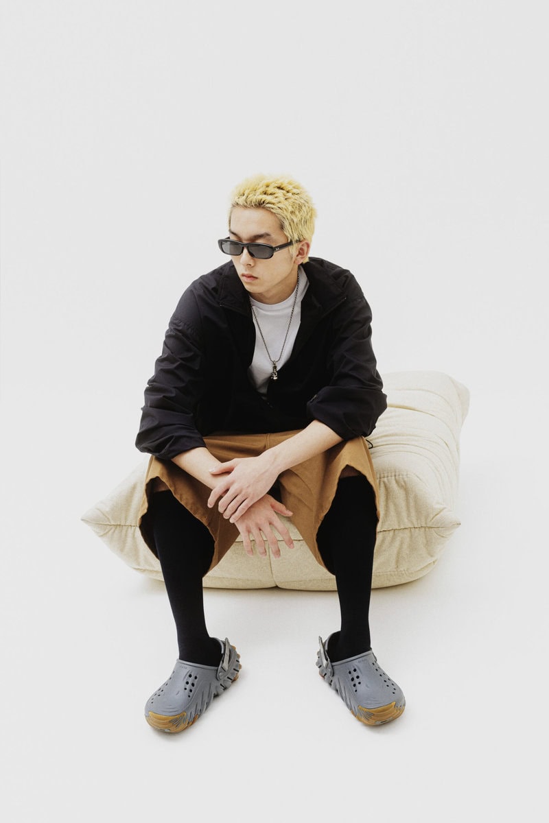 スポーティ×ワークスタイルに洗練されたニュアンスを添えるグレー