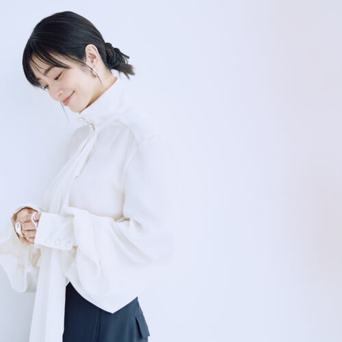 上戸彩が自身15年ぶりとなる写真集『Midday Reverie』を発売