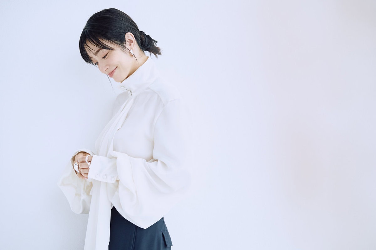 上戸彩が自身15年ぶりとなる写真集『Midday Reverie』を発売