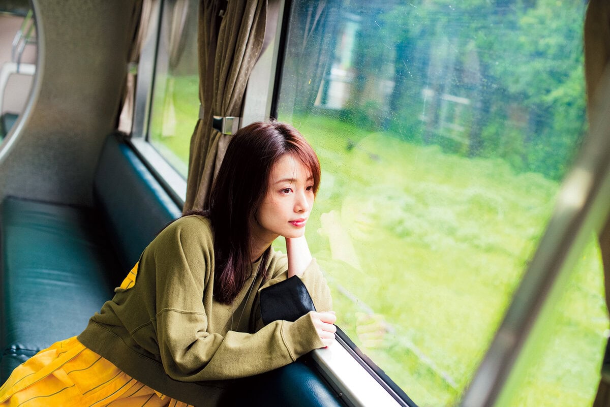 上戸彩写真集『Midday Reverie』（宝島社）より