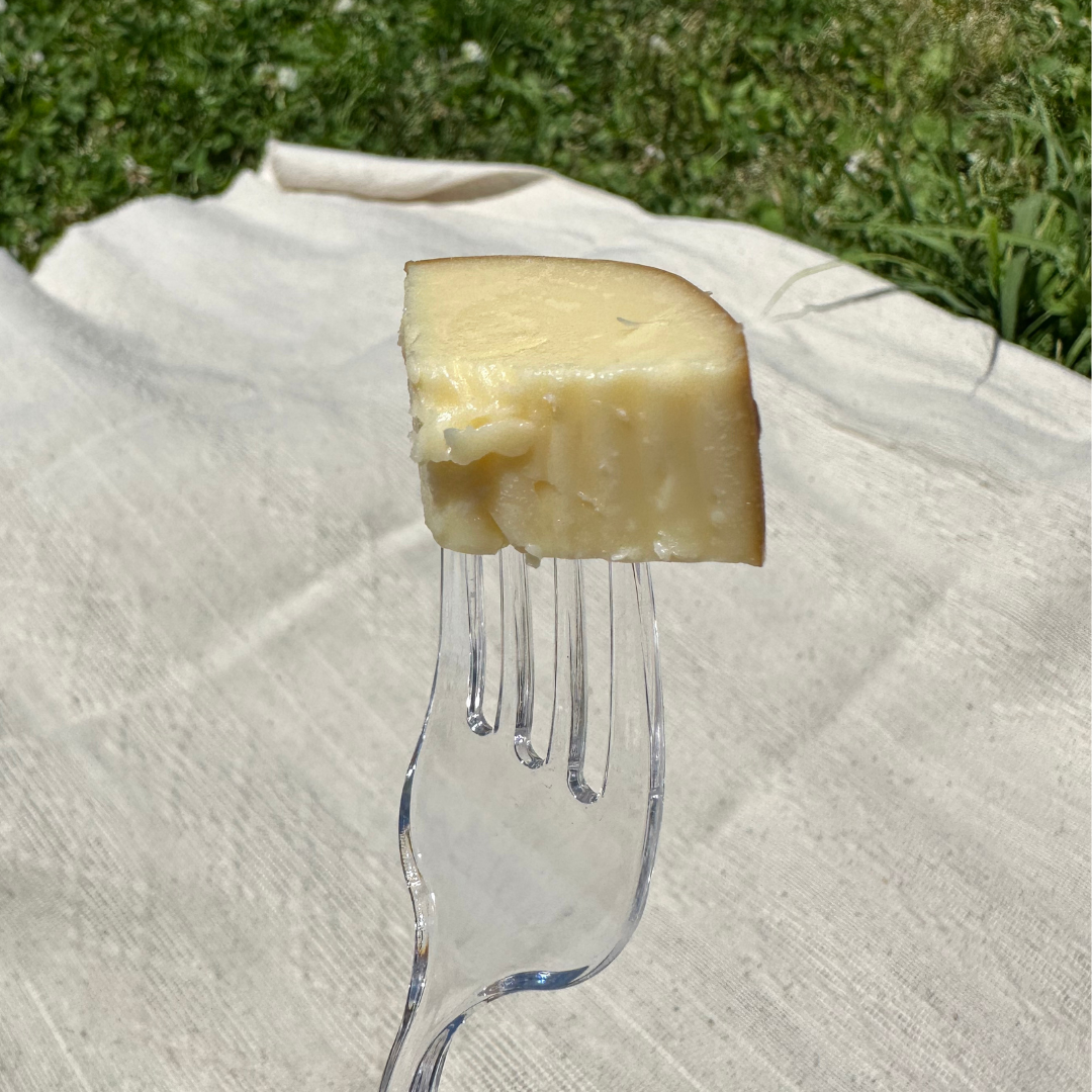 シャトレーゼの『ベルフォーレ スモークチーズ カマンベールチーズ入り』