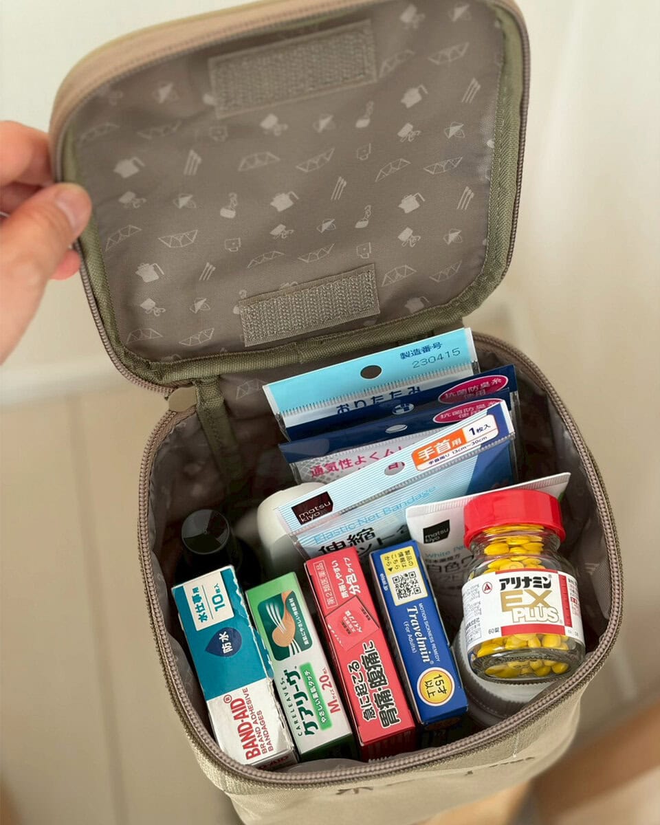 リンネル6月号増刊は「ミラーが取り外せる大きなバニティポーチ」お薬箱に