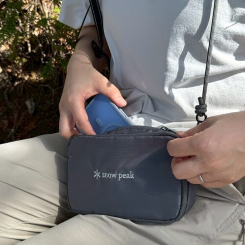 リンネル6月号の付録は「たっぷり収納力のお財布ショルダーバッグ」登山ではハンドフリーに