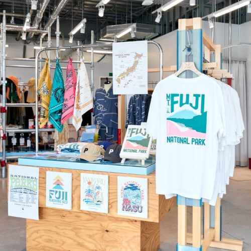 入口を入ってすぐに「PARKS PROJECT JAPAN」のアイテムが陳列