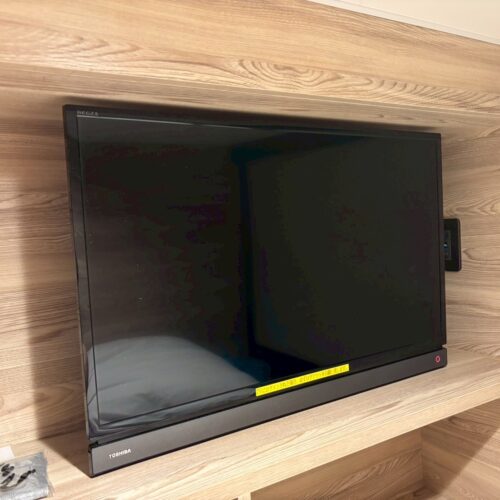 テレビにはアームが備えられているので、好きな角度に動かすことができる