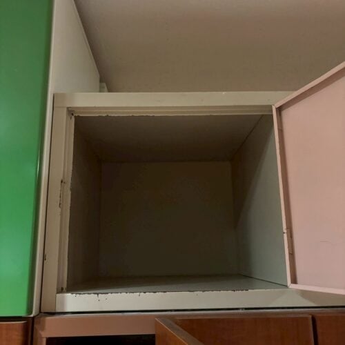 通常のロッカー上部に設置されている“荷物多い人向けロッカー”