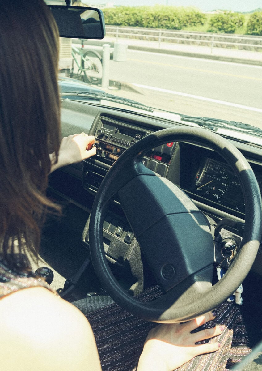 iriが語る“クルマと音楽”の意外な関係。愛車GolfⅡと共に歩む創作の日々