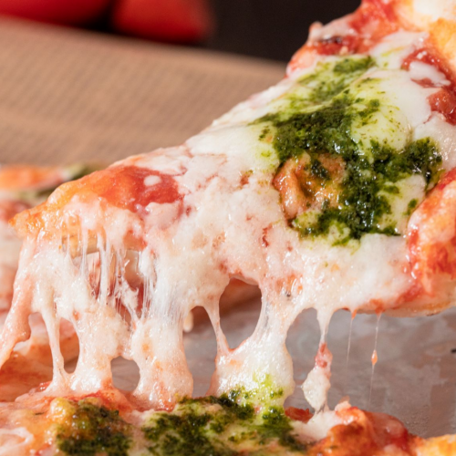 ファミマで“世界一のピザ”が味わえる！ 本場ナポリ感じる「生地を味わうピッツァマルゲリータ」