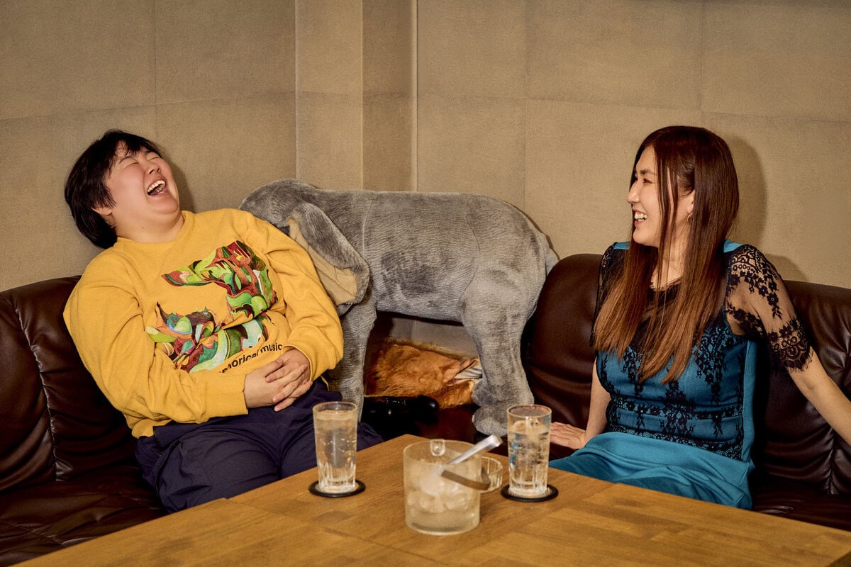 「自衛隊より朝が早い(笑)」超多忙なやす子が、大親友・薄幸の前でだけ見せる“ユンケル2本差し”のボロボロな素顔