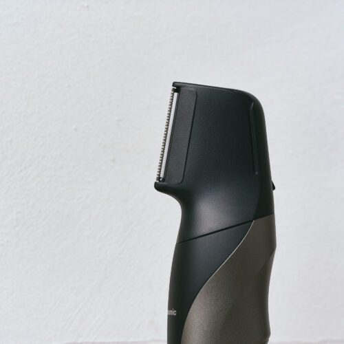 ワイドな刃とパワフルモーターで、簡単かつスピーディにケア