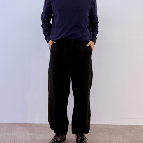 ウォームフリースワイドパンツ 裾を絞った時の着用シルエット