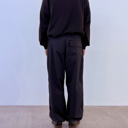 ウォームスーパーワイドユーティリティパンツ着用後ろ