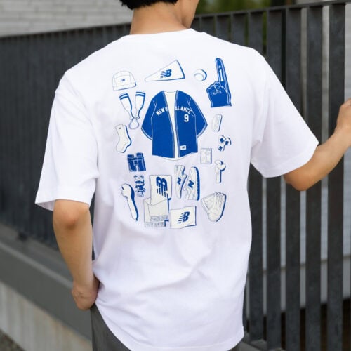 前面は「NB」ロゴをワンポイントに、背面には野球にまつわるイラストがON。