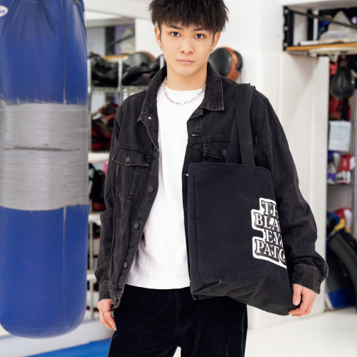 K-1選手玖村将史さんの愛用バッグとその中身