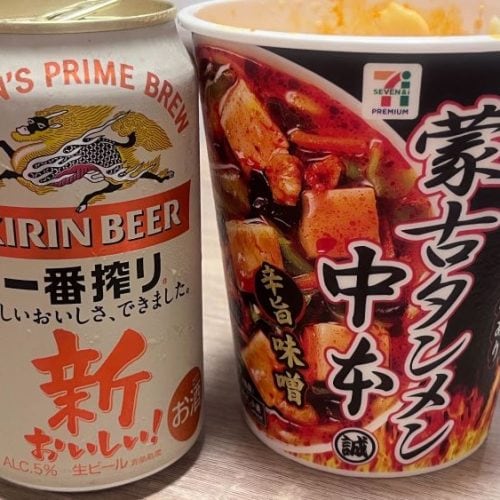 「蒙古タンメン」のカップ麺とビールの組み合わせは最高！