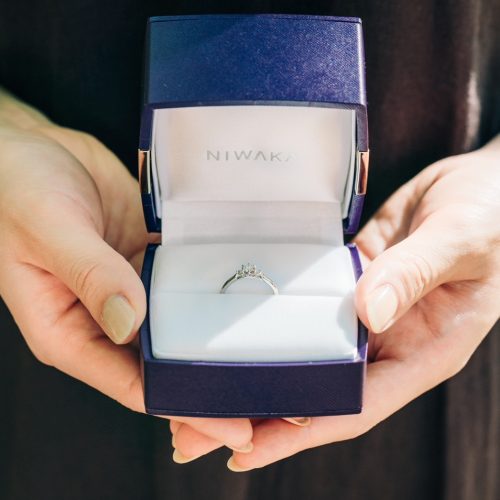 結婚指輪は京都発のブランド「NIWAKA（ニワカ）」の「白鈴（しろすず）」に。