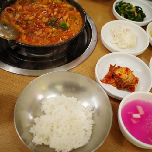 釜山式ナクチポックンはご飯にかけて食べます