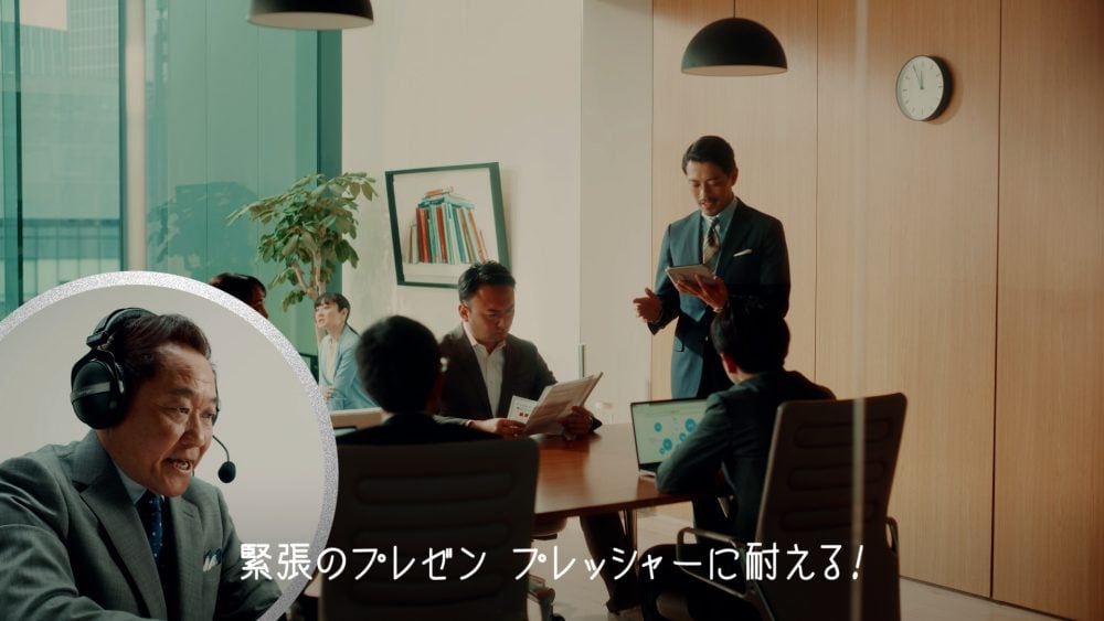 鈴木啓太さん扮するビジネスマンの1日を、松木安太郎さんが熱く解説。