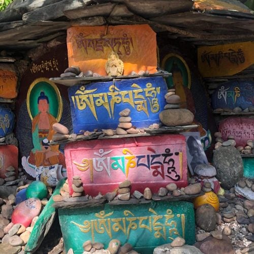 【チベット文化 現地レポート】インドのチベット人居留地・ダラムサラの“今”の街並みや伝統工芸